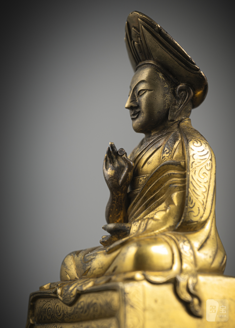 A parcel-gilt bronze figure of lama - 图3